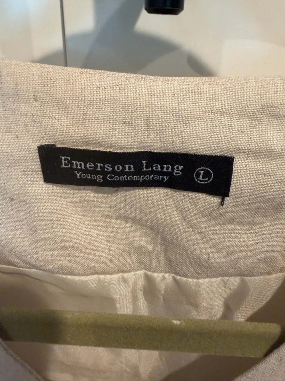 Linen Buttoned Vest - Picture 2 of 3